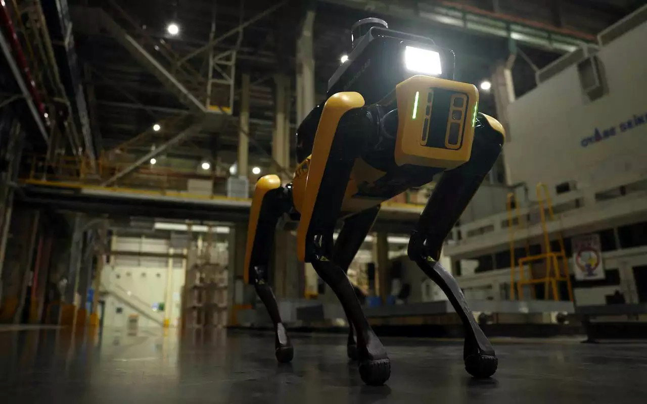 RoboDog Hyundai Человек не нужен: роботы Hyundai Boston Dynamics приступили к охране заводов и работе в страховых компаниях